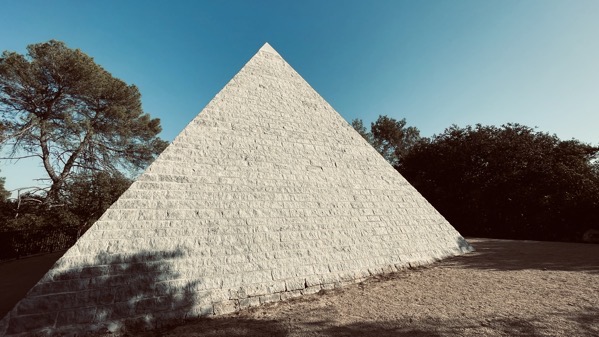 La pyramide de Tourves